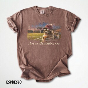 Raccoon Soccer Mom Tshirt, I Live on the Sideline Now, Distressed Vintage Print imagem 10