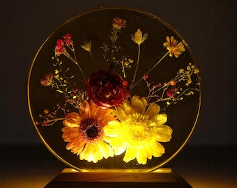 Handgefertigte Blumenlampe aus Resin: Echtes Gänseblümchen & Rose Nachtlicht