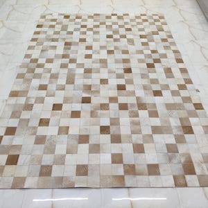 Ręcznie robiony dywan patchworkowy ze skóry ekologicznej: rustykalny beż, brąz i kość słoniowa