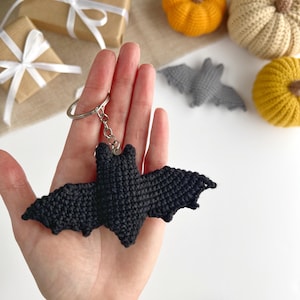 PDF crochet tutorial for no-sew Halloween bat keyring, digital download