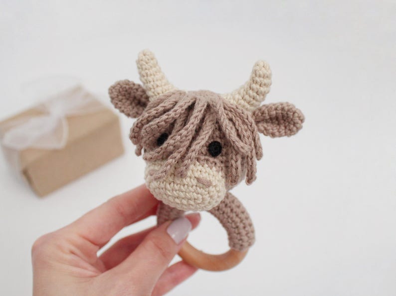 Amigurumi pattern for rattle highland cow