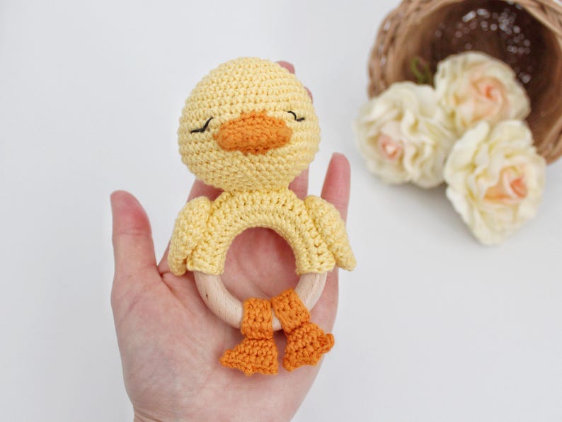 Häkelanleitung für eine Babyrassel mit Ente, Amigurumi-Enten-Plüschtier, gehäkelte Enten-Beißringe, Stofftiere Bild 8