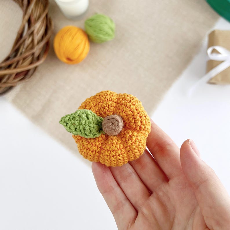 Crochet pattern for mini pumpkin. Digital download