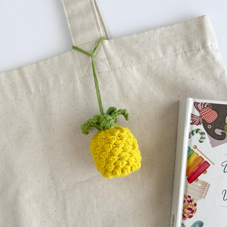 Crochet pattern for pineapple bag charm