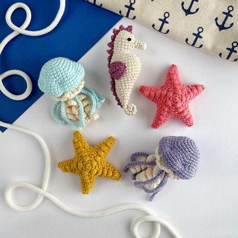 12 i 1 virkmönster för hav, Amigurumi-nyckelring och väskberlock i PDF-format, sköldpadda, maneter, sjöstjärna, snäckskal, sjöhäst, fisk, virkning med havsliv bild 6