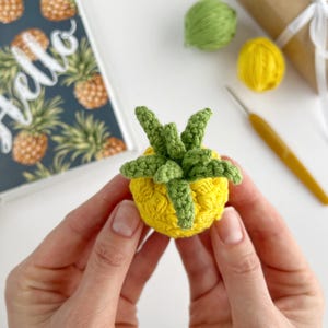 Amigurumi pineapple keyring pattern