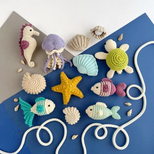 12 i 1 virkmönster för hav, Amigurumi-nyckelring och väskberlock i PDF-format, sköldpadda, maneter, sjöstjärna, snäckskal, sjöhäst, fisk, virkning med havsliv bild 4
