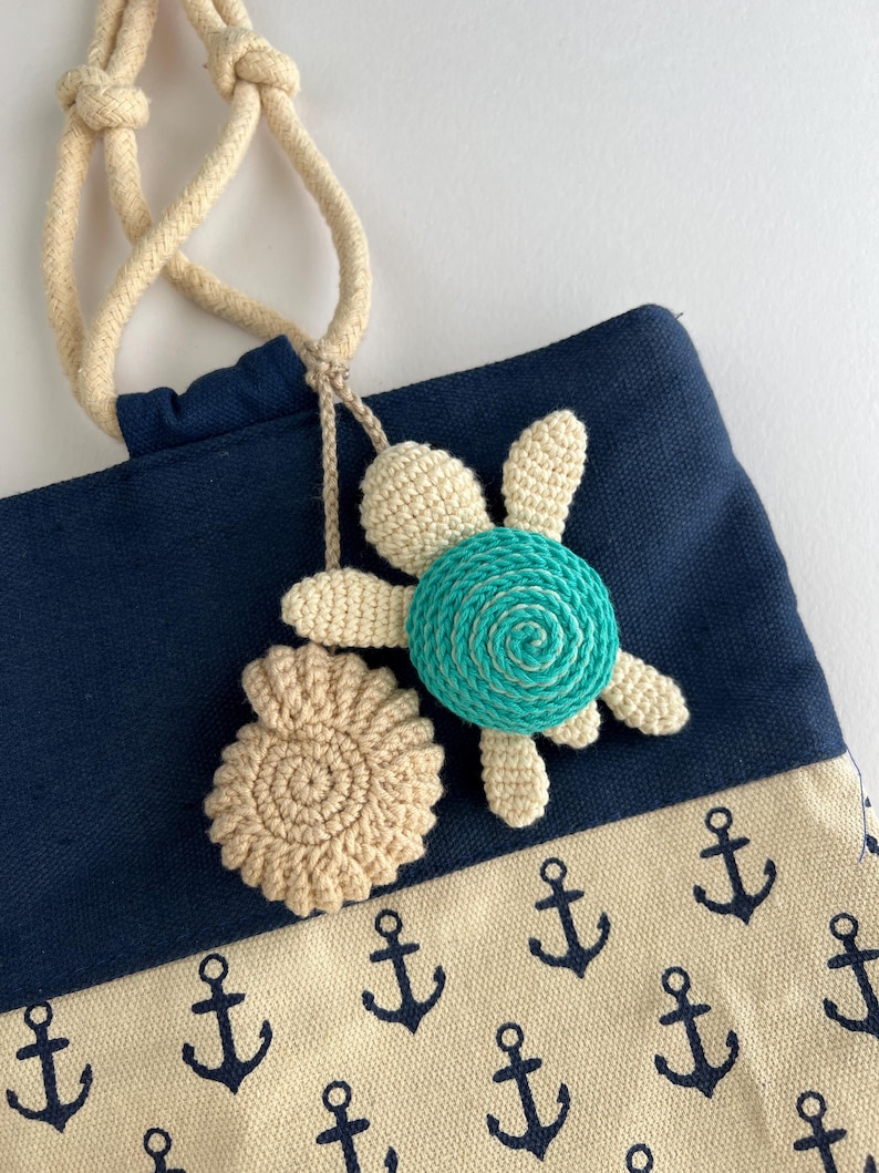 12 i 1 virkmönster för hav, Amigurumi-nyckelring och väskberlock i PDF-format, sköldpadda, maneter, sjöstjärna, snäckskal, sjöhäst, fisk, virkning med havsliv bild 15
