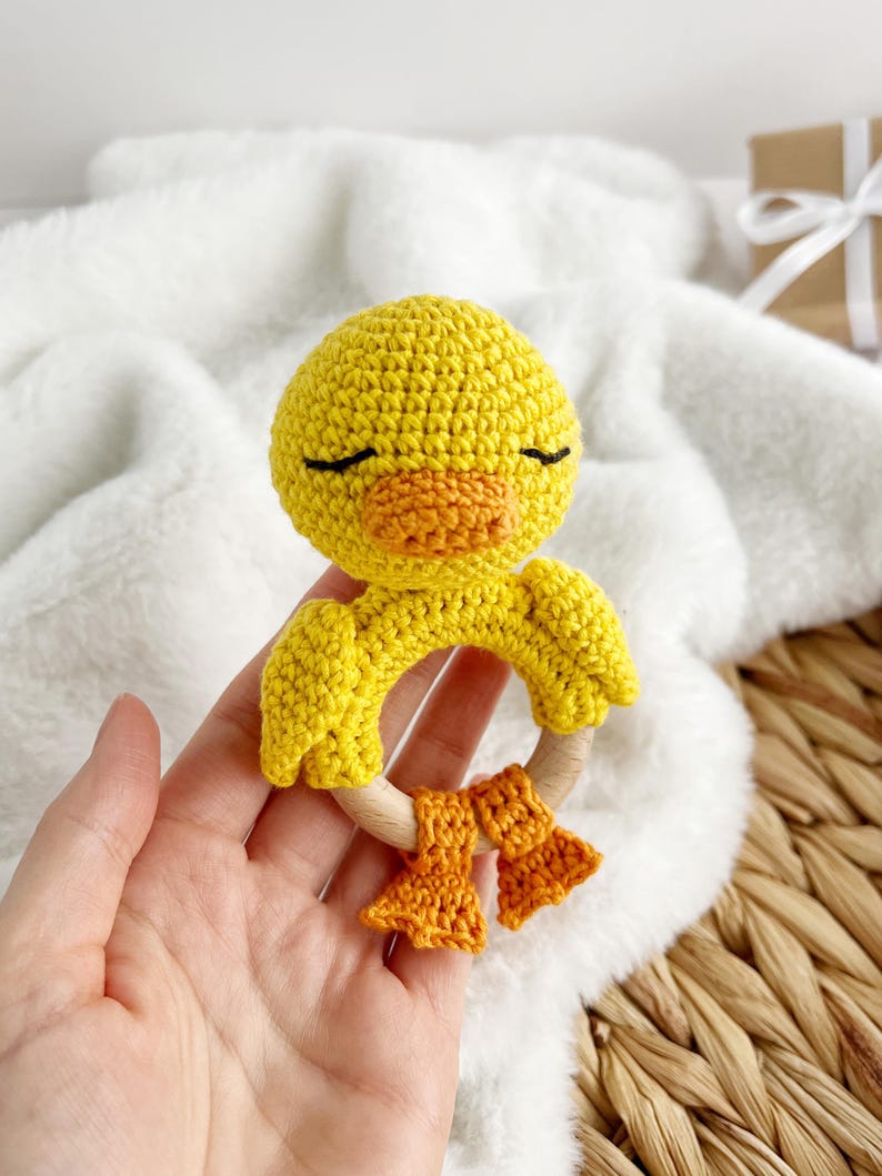 Häkelanleitung für eine Babyrassel mit Ente, Amigurumi-Enten-Plüschtier, gehäkelte Enten-Beißringe, Stofftiere Bild 6