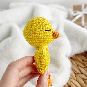 Häkelanleitung für eine Babyrassel mit Ente, Amigurumi-Enten-Plüschtier, gehäkelte Enten-Beißringe, Stofftiere Bild 3