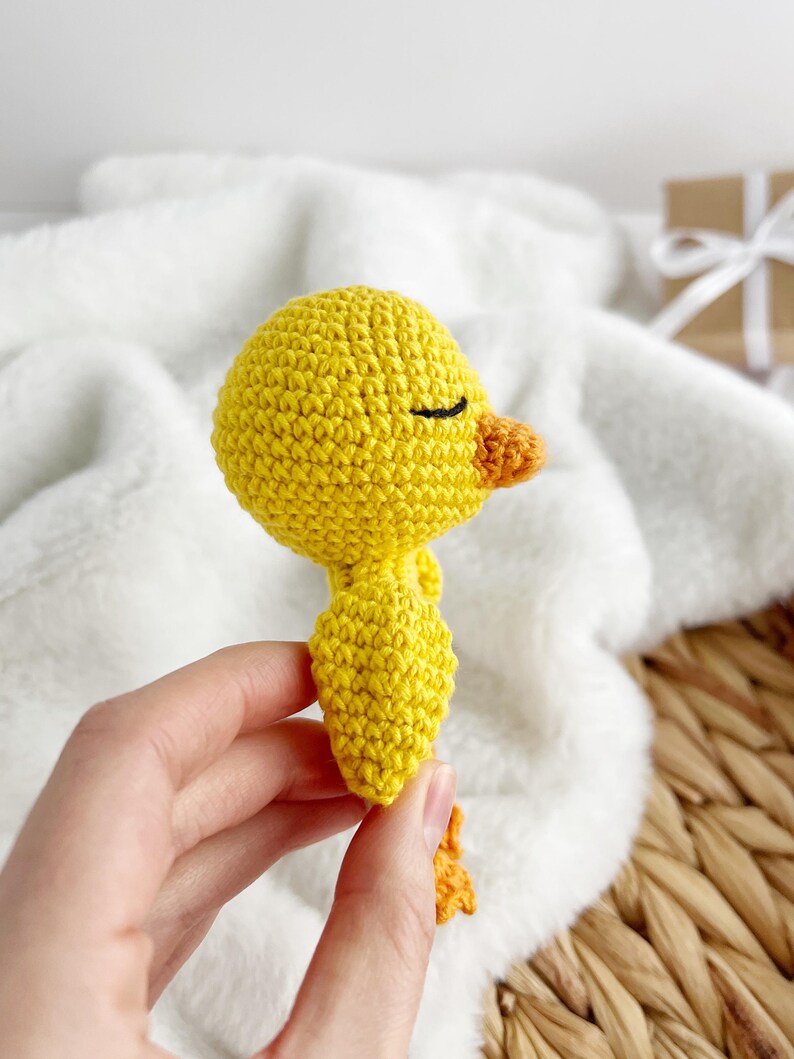 Häkelanleitung für eine Babyrassel mit Ente, Amigurumi-Enten-Plüschtier, gehäkelte Enten-Beißringe, Stofftiere Bild 3
