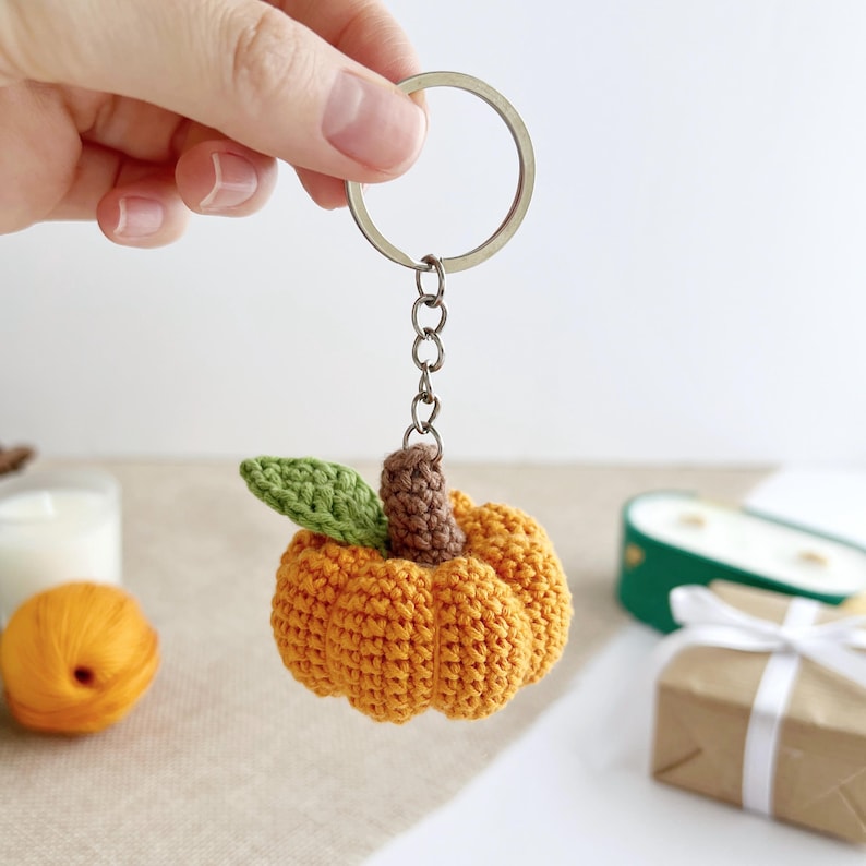 PDF crochet pattern – small Halloween pumpkin charm for keys, bags or cars