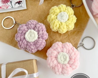 Crochet flower keychain Plush pattern Amigurumi crochet bag charm Crochet car hanger