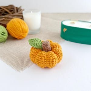 Crochet pattern for mini pumpkin
