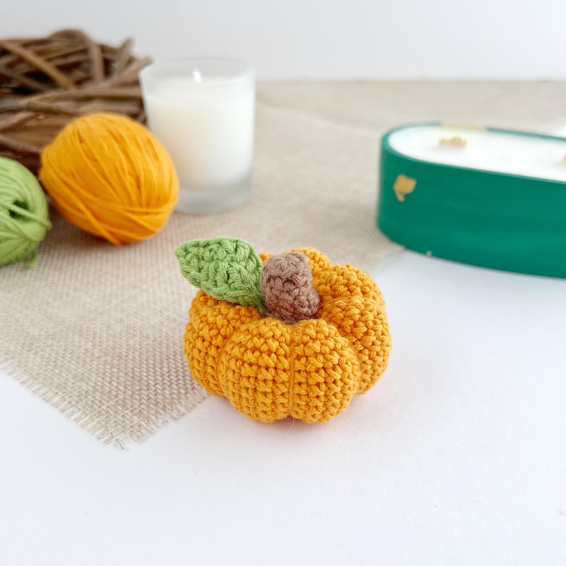 Crochet pattern for mini pumpkin