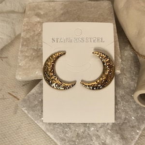 Hammered Crescent Moon Stud  Earring, Moon Earrings, Dainty Earrings, Minimalist Jewelry, Everyday Studs, Gift for Her
