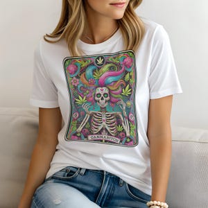 Tarot The Cannabit @ # T-Shirt für Frauen, lustiges Damen-Shirt Mutter Geschenk, lässiges Top, Sweatshirt & Hoodie erhältlich, mystisches Top, spirituell