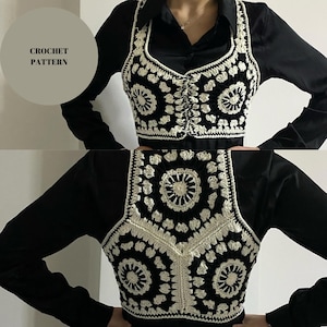 Puede incluir: Un chaleco de crochet negro con un diseño de crochet blanco. El chaleco tiene un escote cuadrado y es sin mangas.