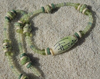 Collier VERDANT MEADOWS, pendentif en céramique collier rempli d’argent, collier de tous les jours en verre verdoyant pour femme cadeau