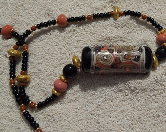 TIKAL, joli collier pendentif de designer en perle noir à la mode rempli d’or, pendentif en verre perles en laiton COLLIER pour femmes cadeau