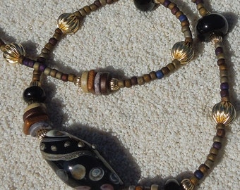 Elemental II, Pendentif de Créateur Perlé Métallique Pierre Noire Or Rempli De Verre COLLIER Cadeau Pour Femme, Femmes Bijoux,