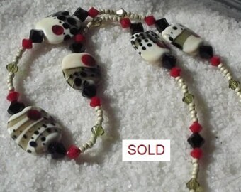 ONE THOUSAND CRANES Necklace, Crystal Glass Natural Colors And Soothing Shaped Necklace, Pearly Necklace