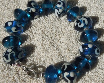 AMAZONIA BRACELET, BLUE Glass Beaded Wrist Bracelet, Handmade Toggle Silver Filled Bracelet Femmes Bijoux Trendy Bracelets,