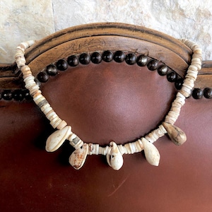 Precolumbian Tairona ancient spondylus shell necklace, choker size