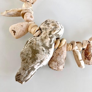 Precolumbian Tairona ancient spondylus shell necklace. Matinee length, stone bird pendant.