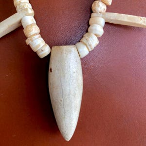 Precolumbian Tairona ancient spondylus shell matinee size necklace, large bone bullet shape pendant
