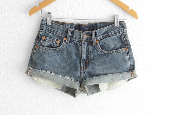 Levis High Waisted Shorts size 0 Shorts Vintage Le