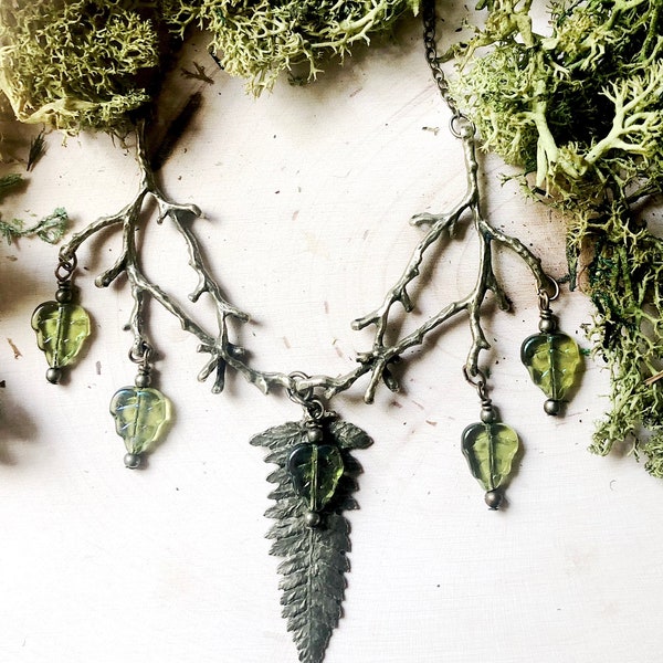 « Collier fougère Forêt des fées verte » par MinouBazaar