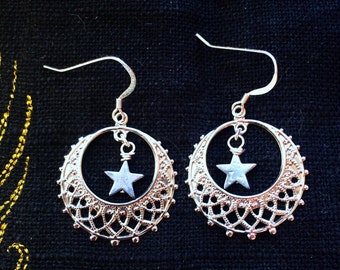Silver Star Earrings by MinouBazaar