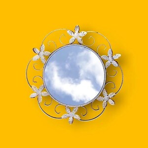 Miroir Mural Rond Vintage Doré Avec Cadre Métal Et Déco Florale - 43 Cm (17")