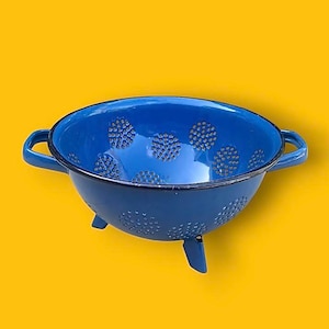 Old blue enamelled sheet metal colander – Vintage kitchen from the 50s