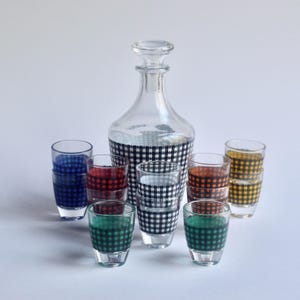 Carafe à liqueur avec 12 verres à shot - Service à liqueur - Ancienne carafe - Carafe vintage - Motif Pied-de-poule Très bel état - 1960