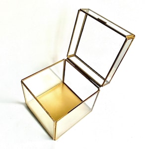 Vintage cubic miniature display case in glass and gold metal - 1980