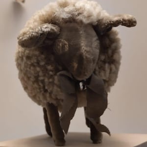 Handmade Sheep Couple: Vintage Farmhouse Sculpture (11x14 cm)