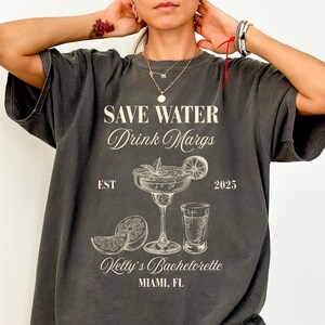 Benutzerdefinierte Margarita und Ehe Bachelorette Comfort Farben Shirts, Doodle Bachelorette T-Shirts, Hand gezeichnet Margarita Bachelorette TShirt Geschenk