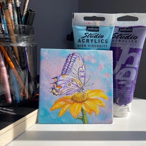 Pintura acrílica l Borboleta original pintada à mão em flor amarela l 4x4'' l Presente para ela l Pequena decoração de parede l Presente para a mãe