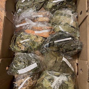 SET!!!!!!! 26 KALITE fèy ak kos bwa pou fi ki fek akouche, sorti nan ti beny, tizann ak te.