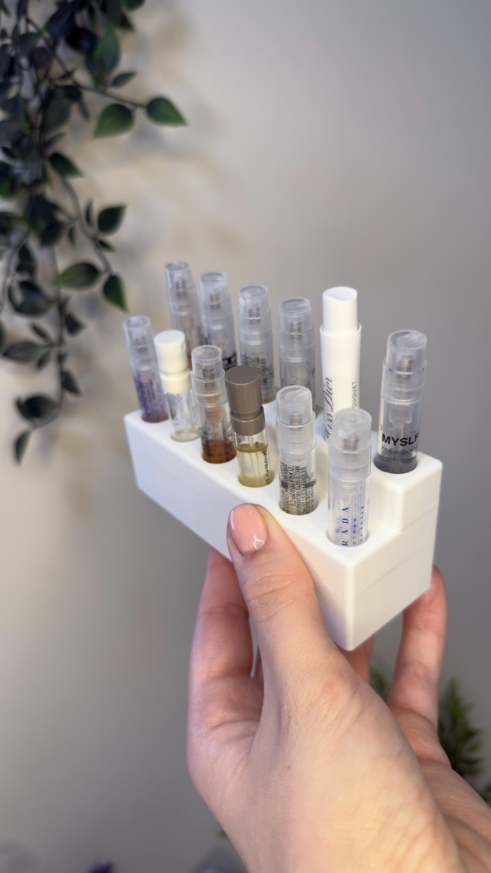 gewürze im glas aufbewahren Deco haus Gewürzgläser Eckig Luftdicht - 24 Set Gewürzdosen + 280 Etiketten | Gewürzstreuer mit Streueinsatz - Gewürzbehälter 120 ml - Spice Jars set - Gläser Holzdeckel Tan & Brown Eck-Organizer für Badezimmer, Ordnungssystem Größe:20X20cm