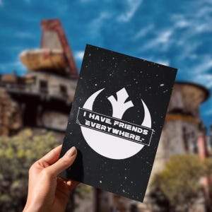 Tarjeta de Andor "Tengo amigos en todas partes": tarjeta de felicitación de cumpleaños de Star Wars, regalo para fans de Andor, tarjeta nerd para cualquier ocasión.