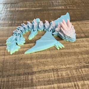 Juguete antiestrés con forma de dragón flexible