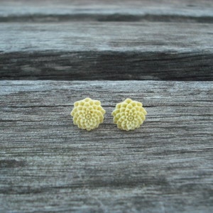 Yellow mum post earring image 1