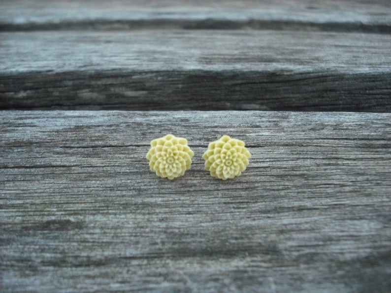 Yellow mum post earring image 1