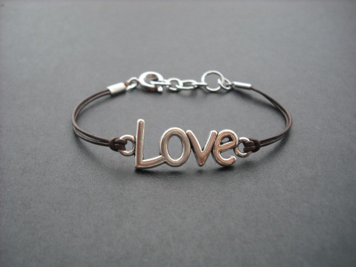 Love looped bracelet