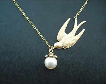 a bird with treasure - yellow  gold version