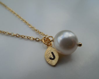 Bridesmaid Necklace, Gold Or Silver Necklace with 10mm Swarovski Pearl, Personalized Initial Leaf, Bridesmaid Gift