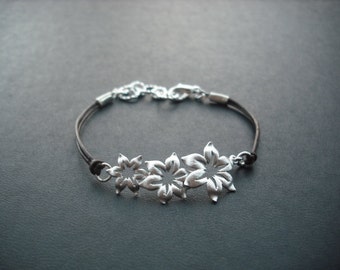 matte star flowers bracelet - matte white gold plated